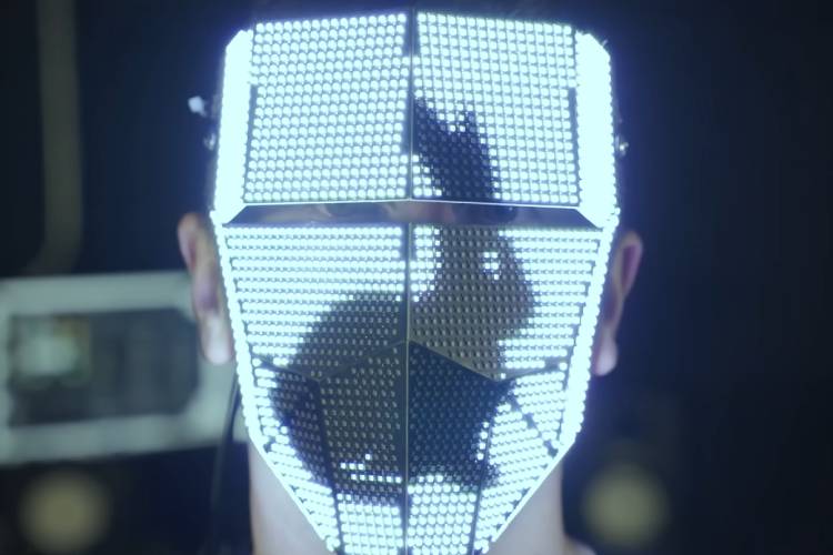 LED facial display that prevents biometric recognition