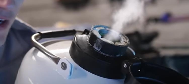 Compressed CO2 Into Ice