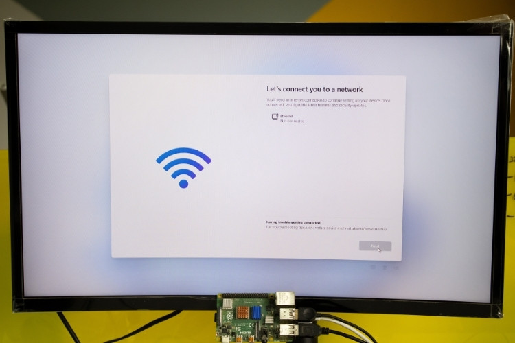 Windows 11 network connection screen during Raspberry Pi setup with bypass option available