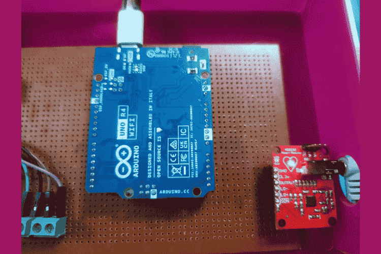 Arduino UNO R4 WiFi Sensor Connected to Dot Board