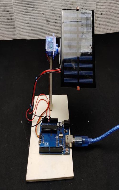 Sun Tracking Solar Panel using Arduino