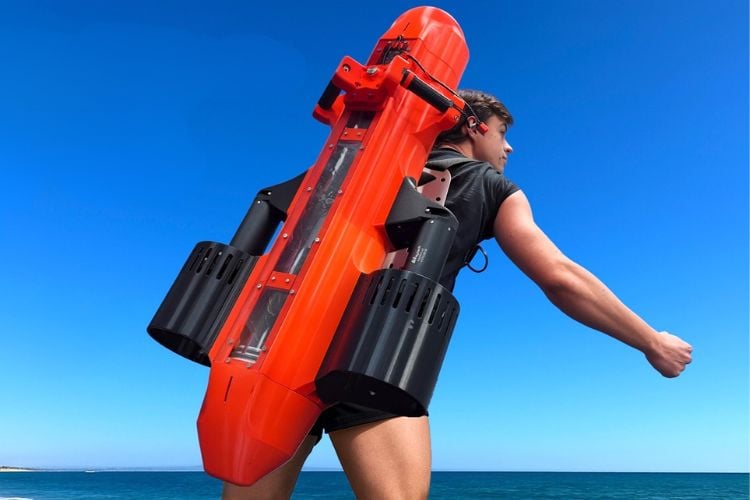 Makers Attempt to Build Underwater Vehicle to Outswim Sharks
