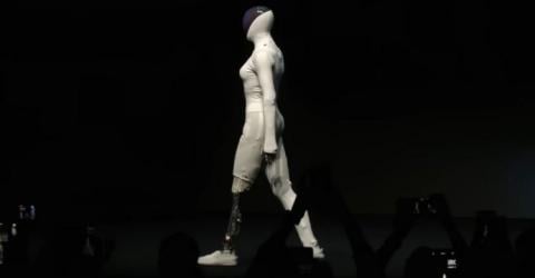 Humanoid Walks, Stuns Crowd, XPENG Proves It’s Real