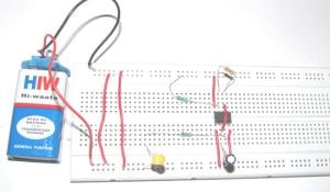 Simple Flashing LED using 555 Timer IC