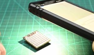 Programming Microcontroller using LEDs as light sensor